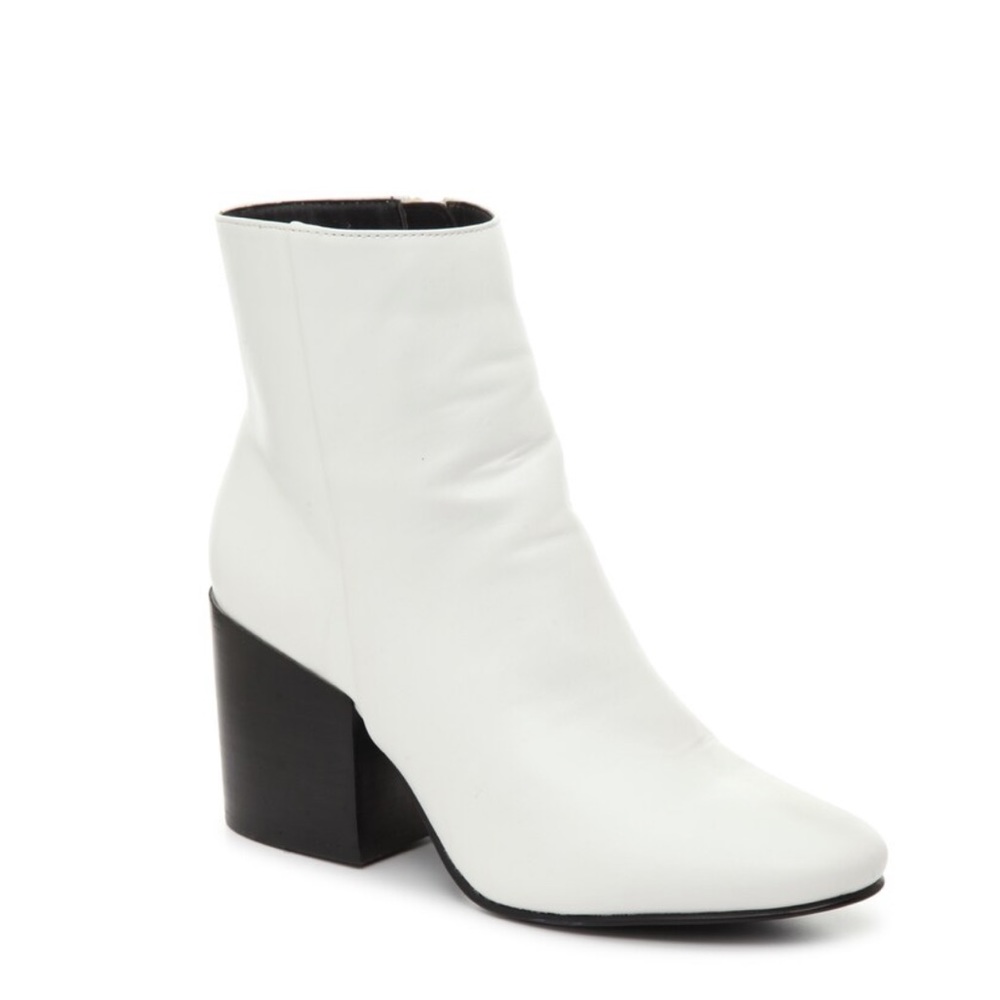 Maden Aaden White Bootie, size 6